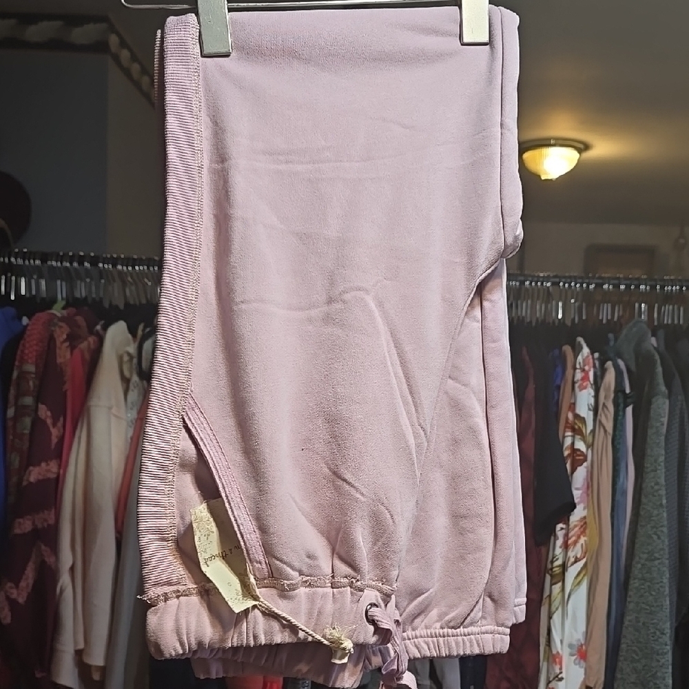 #117. NWT Hem & Thread Joggers. - Picture 5 of 5
